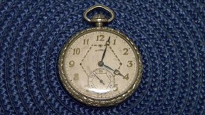 Vintage Illinois #415 17 Jewels Size 8 Pocket Watch c.1927 Runs Good