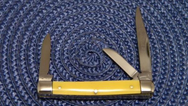 Queen Steel #34 Yellow No Tang Stamp Etched Stockman Knife - c.1960's Queen Steel #34 Yellow No Tang Stamp Etched Stockman Knife - c.1960's