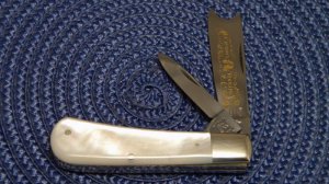 Fight'n Rooster Frank Buster Celebrated Cutlery Pearl The Captain's Rooster One Arm Razor Knife