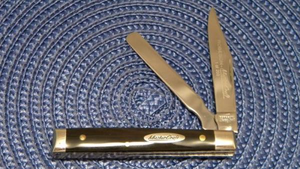 Robeson Shuredge USA (by Queen Cut. Co.) Horn Mastercraft Little Doctors Knife Robeson Shuredge USA (by Queen Cut. Co.) Horn Mastercraft Little Doctors Knife