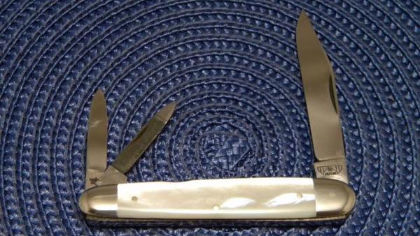 E Bruckmann Germany Pearl Whittler Knife - C. 1891-1956 E Bruckmann Germany Pearl Whittler Knife - C. 1891-1956