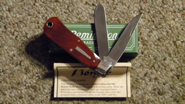 Remington UMC USA 2003 Wood R1178C Bullet Pioneer Trapper Knife - NIB