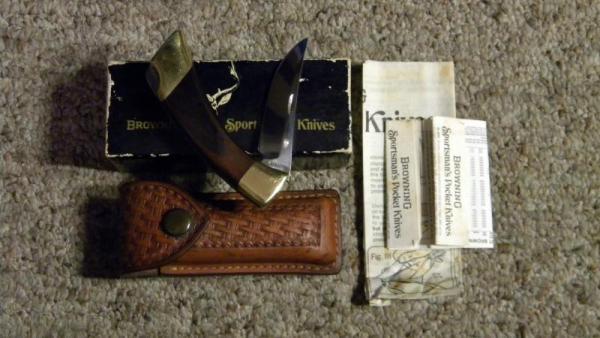 Browning USA Model 40181F Folding Stalker I Brass/Wood Lockback Knife and Leather Pouch - NIB Browning USA Model 40181F Folding Stalker I Brass/Wood Lockback Knife and Leather Pouch - NIB