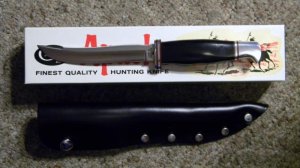 Case XX Stainless USA 1965-69 Black Composition #300 Apache Fixed Blade Sheath Knife - NIB