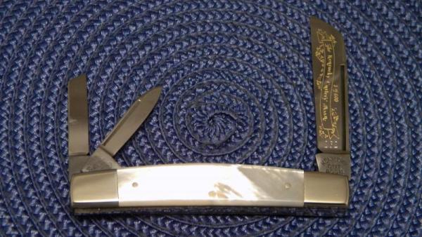 Fight'n Rooster Germany Pearl Whittler 1979 Kentucky Cutlery Assn. Club Knife Fight'n Rooster Germany Pearl Whittler 1979 Kentucky Cutlery Assn. Club Knife