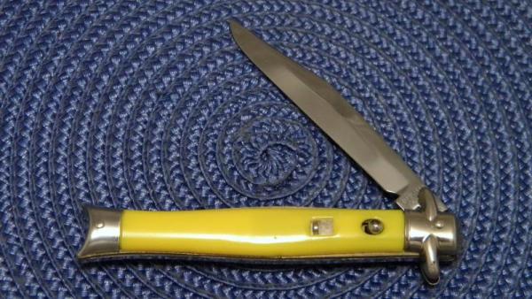 Shur-Snap Colonial USA Yellow Switchblade Knife Shur-Snap Colonial USA Yellow Switchblade Knife