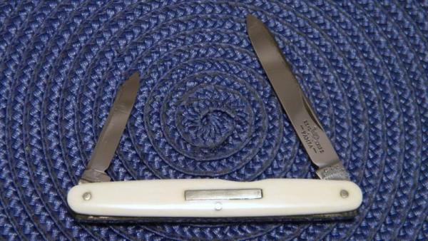 C & X Lockwood Brothers Sheffield England Genuine Ivory C & X Lockwood Brothers Sheffield England Genuine Ivory