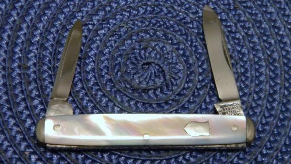 Humphreys - Radiant Sheffield England Genuine Pearl 2 Blade Pen Knife Humphreys - Radiant Sheffield England Genuine Pearl 2 Blade Pen Knife