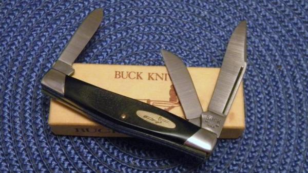 Buck Made in USA (Camillus) Model # 303 Cadet Black Saw Cut Delrin Stockman Knife in Box c.1971-1974 Buck Made in USA (Camillus) Model # 303 Cadet Black Saw Cut Delrin Stockman Knife in Box c.1971-1974