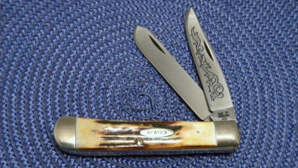Case XX Stainless USA 3 Dot (1977) Stag 5254 SSP Blue Scroll Trapper Knife Case XX Stainless USA 3 Dot (1977) Stag 5254 SSP Blue Scroll Trapper Knife