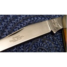 Robeson Shuredge USA (by Queen Cut. Co.) Bone Pocketeze Muskrat Knife Robeson Shuredge USA (by Queen Cut. Co.) Bone Pocketeze Muskrat Knife