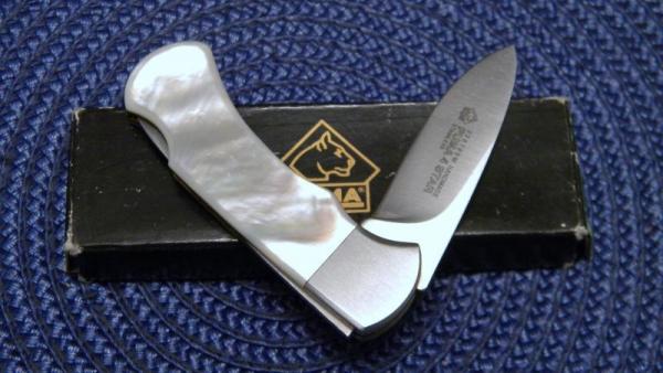 Puma Germany Stainless 220700M Pearl 4 Star Folding Lockback Knife c.1999 - NIB Puma Germany Stainless 220700M Pearl 4 Star Folding Lockback Knife c.1999 - NIB