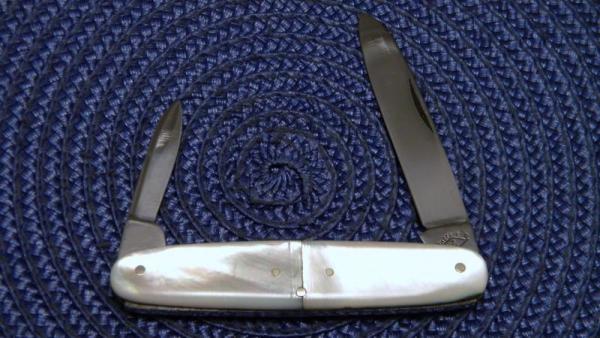 Vintage Sheffield England Split Pearl Pen Knife Vintage Sheffield England Split Pearl Pen Knife
