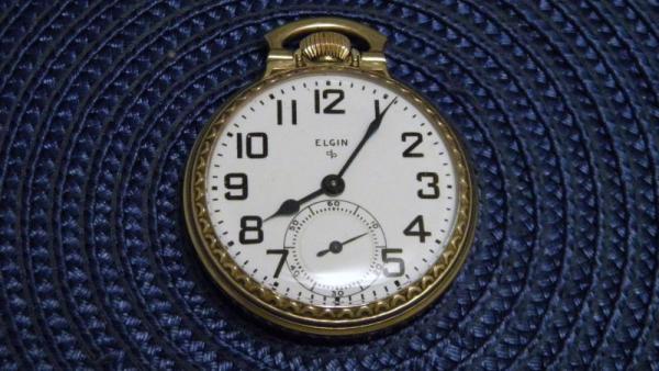 Vintage Elgin 17 Jewels Size 16 Model 573 Pocket Watch c.1948 Runs Good Vintage Elgin 17 Jewels Size 16 Model 573 Pocket Watch c.1948 Runs Good