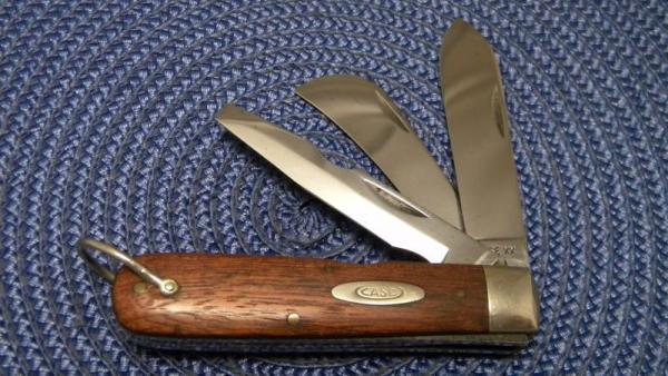 Case XX USA 1965-69 Walnut 13031 L Electrician's Knife