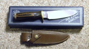 Smith & Wesson USA 6020 Wood Outdoorsman Fixed Blade Sheath Knife c.1975 - NIB