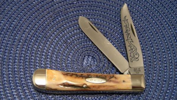 Case XX Stainless USA 3 Dot (1977) Stag 5254 SSP Blue Scroll Trapper Knife Case XX Stainless USA 3 Dot (1977) Stag 5254 SSP Blue Scroll Trapper Knife