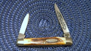 Case XX Stainless USA 5233 SSP 3 Dot (1977) Blue Scroll Stag 2 Blade Pen Knife