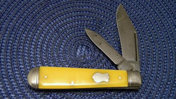 Vintage Boker USA 9742Y Yellow w/White Liner Jack Knife c.1940's Vintage Boker USA 9742Y Yellow w/White Liner Jack Knife c.1940's