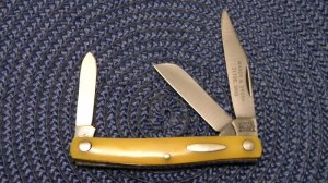 Schrade Walden NY USA Maher & Grosh Clyde, Ohio Yellow 835Y Birdseye Rivet Stockman Knife