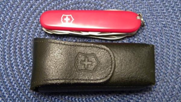 Victorinox Switzerland Stainless Rostfrei Huntsman Swiss Army Knife + Sruvival Kit & Pouch Victorinox Switzerland Stainless Rostfrei Huntsman Swiss Army Knife + Sruvival Kit & Pouch