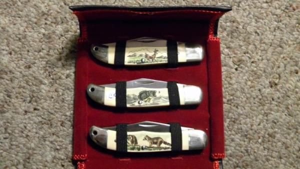 Schrade + USA SC524 Color Scrimshawed Small Folding Hunter 3 Knife Set Schrade + USA SC524 Color Scrimshawed Small Folding Hunter 3 Knife Set