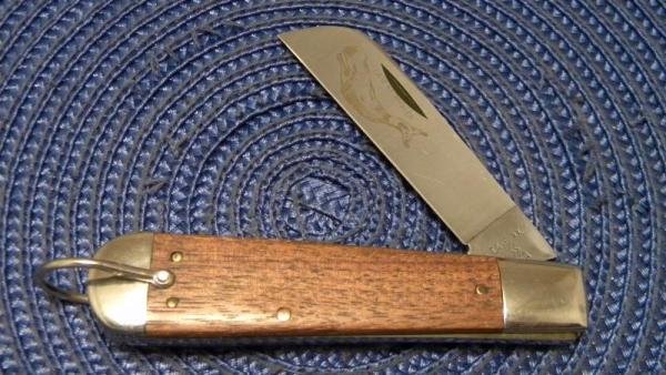 Case XX SS USA 6 Dot (1984) Wood 1199 SH R Case XX Whaler Knife Case XX SS USA 6 Dot (1984) Wood 1199 SH R Case XX Whaler Knife