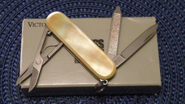 Victorinox Switzerland Stainless Rostfrei Classic Gold Lip Pearl Swiss Army Knife - NIB
