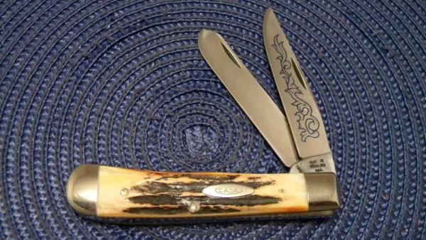 Case XX Stainless USA 3 Dot (1977) Stag 5254 SSP Blue Scroll Trapper Knife Case XX Stainless USA 3 Dot (1977) Stag 5254 SSP Blue Scroll Trapper Knife