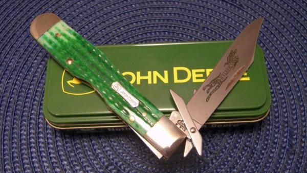 Case XX USA 2003 Green Bone 6111 1/2 SS John Deere Cheetah Knife Case XX USA 2003 Green Bone 6111 1/2 SS John Deere Cheetah Knife
