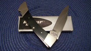 Ka-Bar Cleveland Ohio 1607 Stainless Hong Kong Black Lockback Knife in Box c.1966-1982
