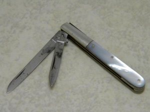 R.C. Co. Robeson Cutlery Co. Pearl 722236 Mini Barlow Knife