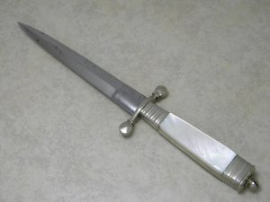 Vintage Antique Unbranded Warranted Messer Pearl Dagger Knife