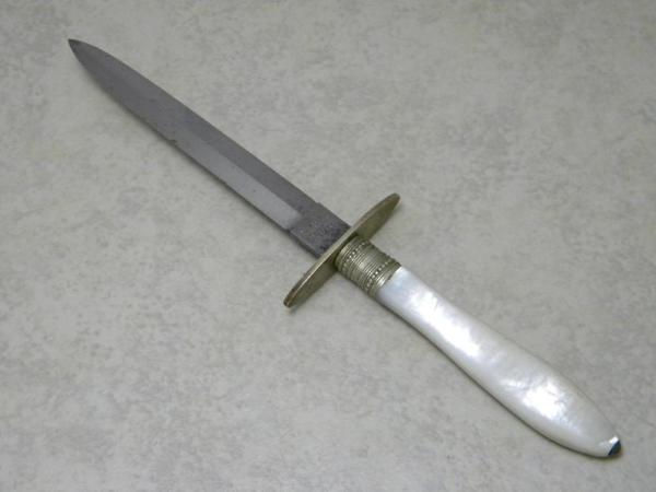 Vintage Antique Challenge Cutlery Co. Sheffield England Pearl Prostitute Dagger Knife c.1876-1914 Vintage Antique Challenge Cutlery Co. Sheffield England Pearl Prostitute Dagger Knife c.1876-1914
