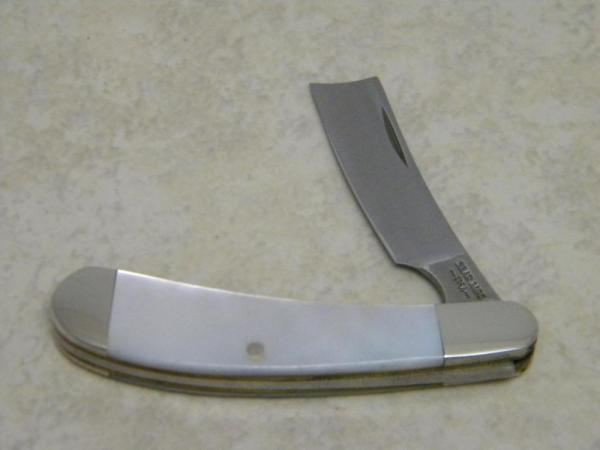Bear MGC USA Genuine Mother of Pearl One Arm Razor Knife Bear MGC USA Genuine Mother of Pearl One Arm Razor Knife
