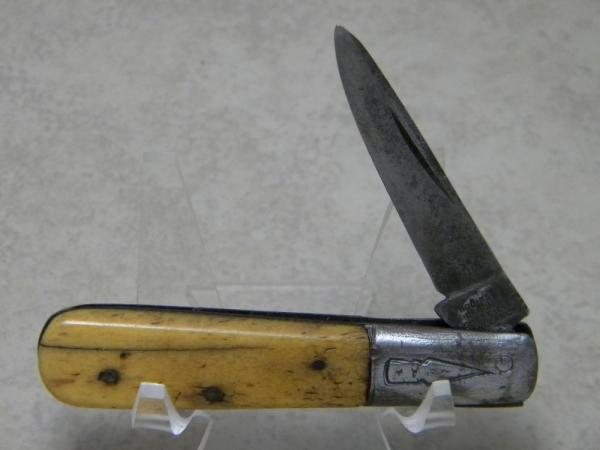 Robinson Bros. & Co. Sheffield England Bone 1 Blade Barlow Knife with Arrow on Bolster *Very Rare* Robinson Bros. & Co. Sheffield England Bone 1 Blade Barlow Knife with Arrow on Bolster *Very Rare*