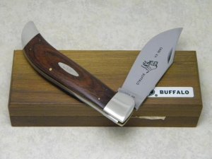 Case XX USA 10 Dot (1980) Wood P172 Buffalo Clasp Knife in Box