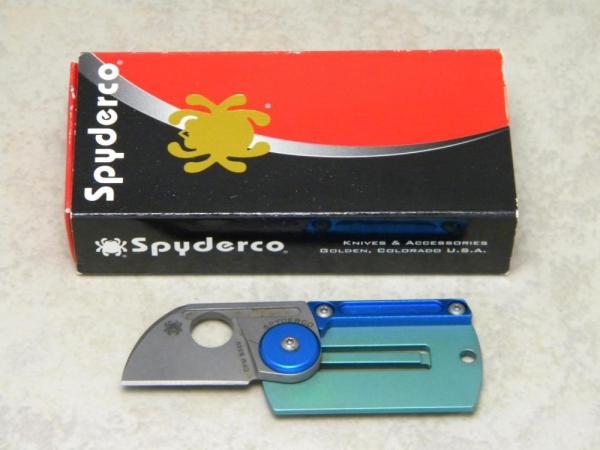 Spyderco CPM S30V Taiwan Green & Blue C188ALTIP Dog Tag Folding Neck Knife in Box Spyderco CPM S30V Taiwan Green & Blue C188ALTIP Dog Tag Folding Neck Knife in Box
