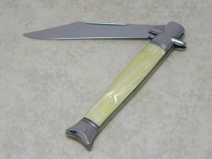 Hammer Brand USA Cracked Ice Celluloid Wrapped Shell Handle Bowtie Knife c.1938-1941