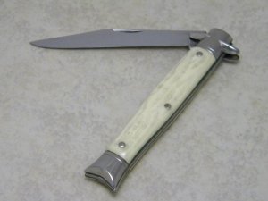 Colonial Prov. USA Jigged Composition Shell Handle Bowtie Knife