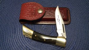 Case XX SS USA 8 Dot (1982) Wood P197 LSSP Shark Tooth Lockback Knife & Pouch