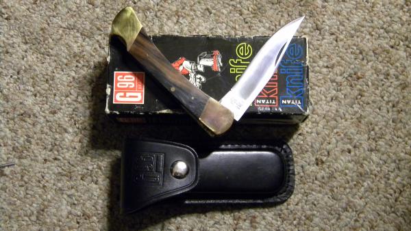 G96 Brand Model 960 Rust Proof Steel Japan Wood Titan Lockback Knife & Pouch in Box