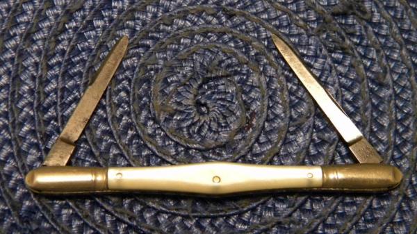 Union Knife Co. Naugatuck Pearl Tuxedo Knife c.1851-1885 Union Knife Co. Naugatuck Pearl Tuxedo Knife c.1851-1885