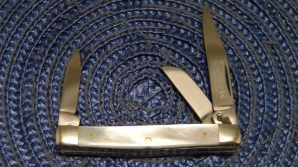 Queen Steel USA #54 Pearl Stockman Knife c.1980 Queen Steel USA #54 Pearl Stockman Knife c.1980