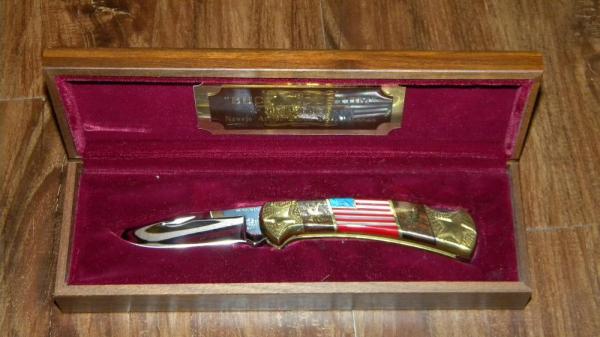 Buck Custom USA David Yellowhorse Folding Lockback Knife in Box Buck Custom USA David Yellowhorse Folding Lockback Knife in Box