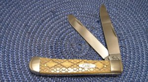 Case XX USA 2006 Rattlesnake Bone 6254 SS Trapper Knife
