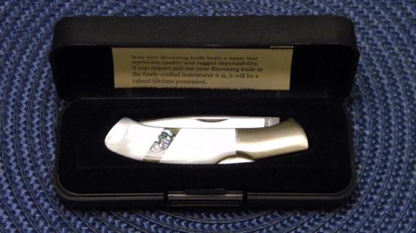 Browning Japan Model 308 Pearl and Abalone Lockback Knife in Box Browning Japan Model 308 Pearl and Abalone Lockback Knife in Box