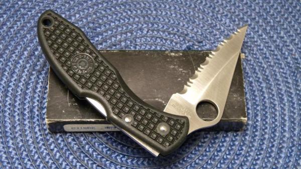 Spyderco AUS-8 Stainless Seki-City Japan C11SBK Delica Tactical Lockback Knife in Box