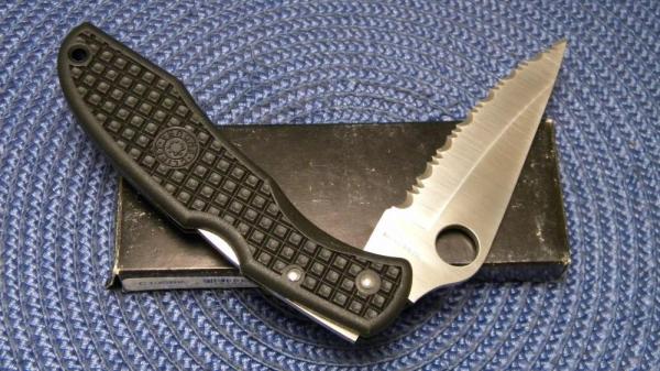 Spyderco AUS-8 Stainless Seki-City Japan C10SBK Endura Tactical Lockback Knife in Box Spyderco AUS-8 Stainless Seki-City Japan C10SBK Endura Tactical Lockback Knife in Box