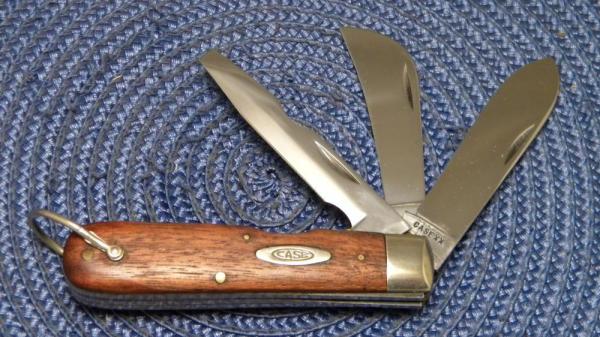 Case XX USA 1965-69 Walnut 13031 L Electrician's Knife Case XX USA 1965-69 Walnut 13031 L Electrician's Knife